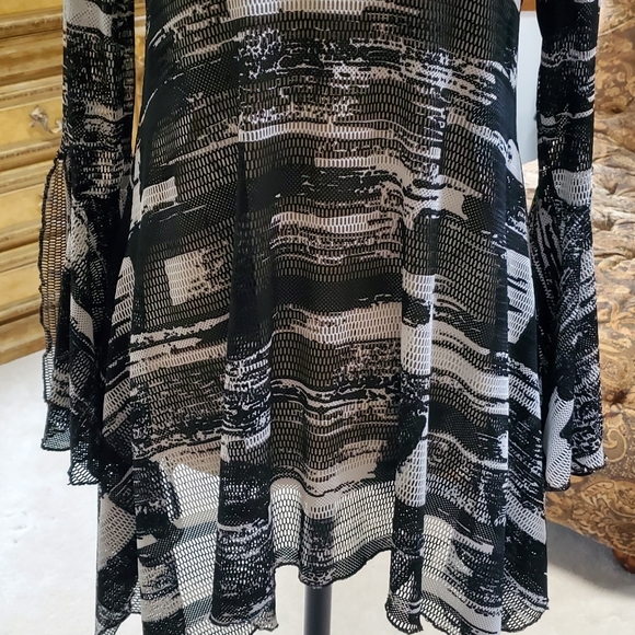 Mesh v-neck - Picture 7 of 8